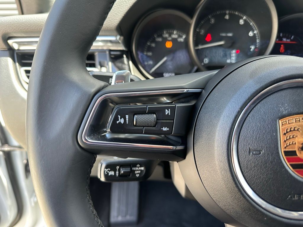 Thumbnail: 2025 Porsche Macan - 20