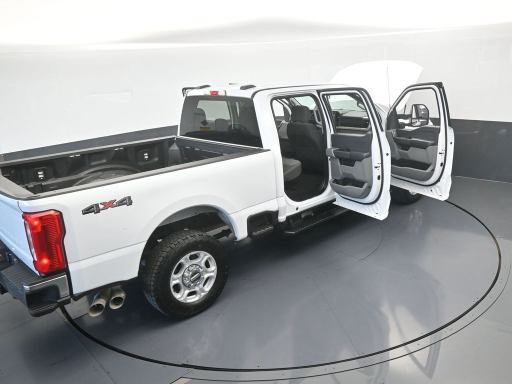 Used 2025 Oxford White Ford XLT image 72