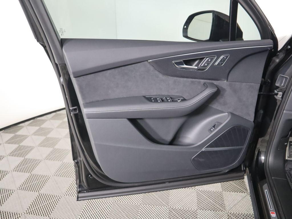 Thumbnail: 2025 Audi SQ7 - 26