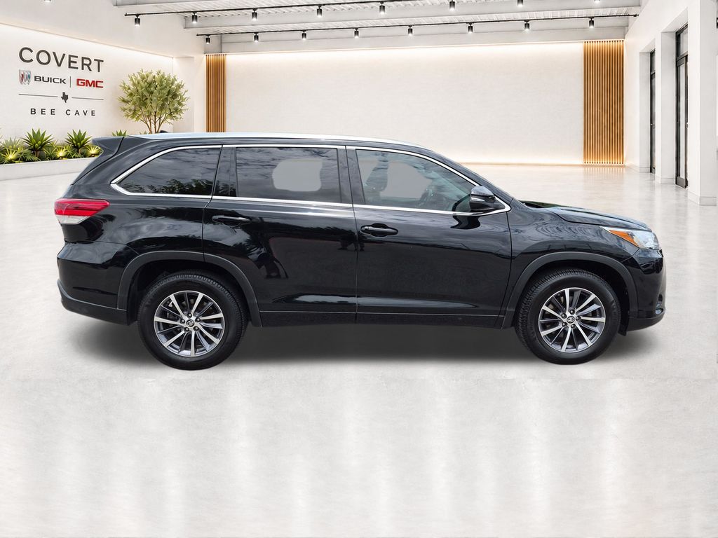 Used Car 2017 Toyota Highlander  Xle For Sale Under $20,000 In Austin, Texas