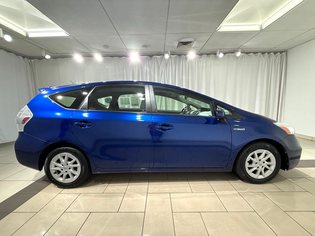 Thumbnail: 2012 Toyota Prius v - 6