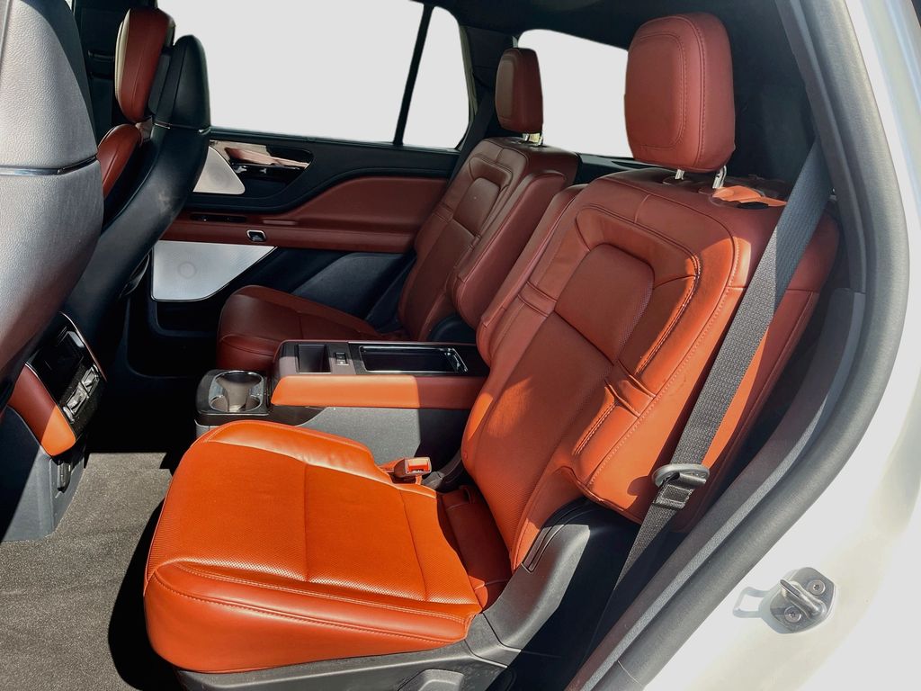 2025 Lincoln Aviator Reserve White at AutoSavvy Houston Southwest