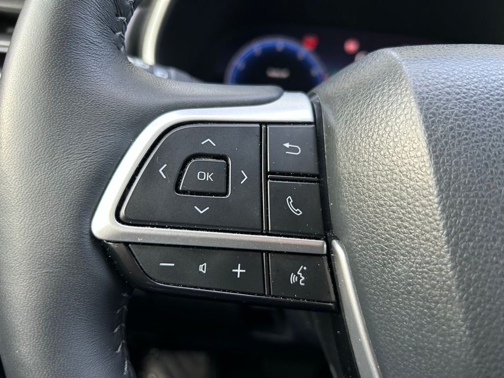 Thumbnail: 2024 Toyota Highlander - 21