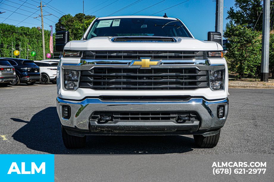 Used 2025 White Chevrolet LT image 9