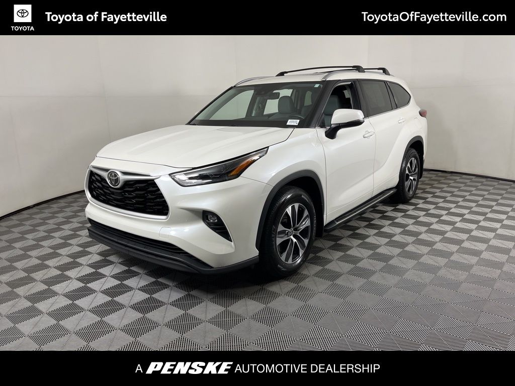2021 Toyota Highlander XLE -
                Fayetteville, AR