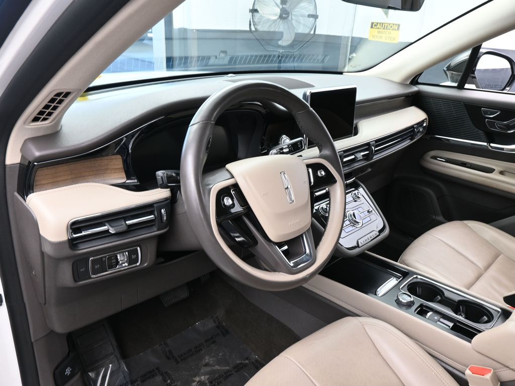Used 2022 White Metallic Lincoln Reserve image 10