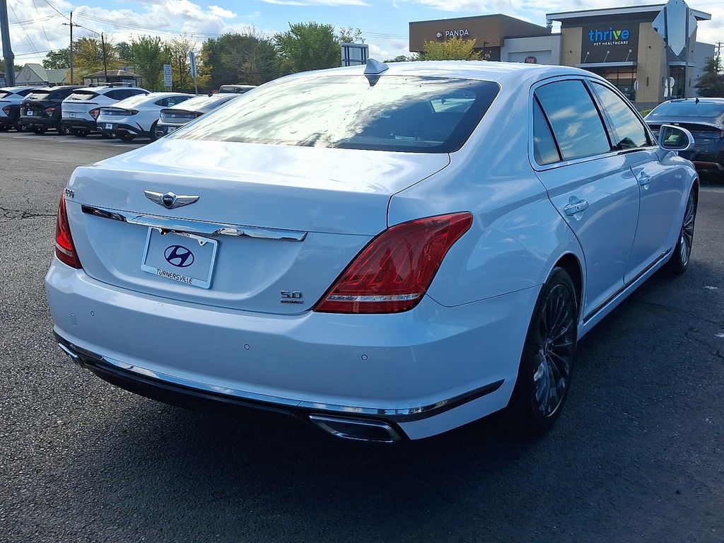 Thumbnail: 2017 Genesis G90 - 6