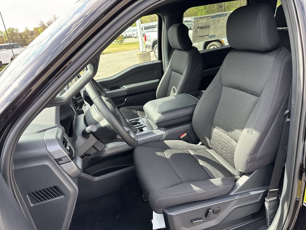 New 2026 Agate Black Metallic Ford XLT image 13