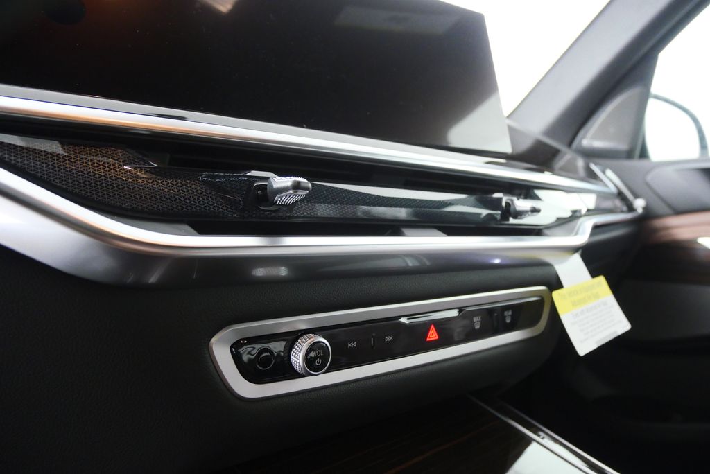 Thumbnail: 2026 BMW X5 - 21