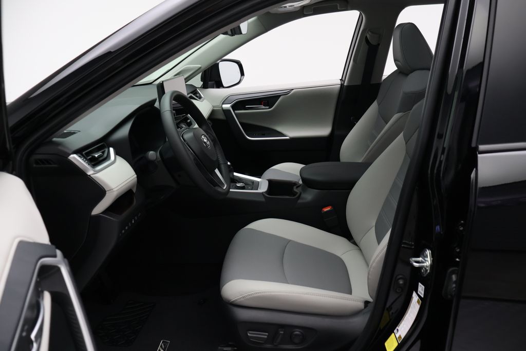 Thumbnail: 2025 Toyota RAV4 - 14