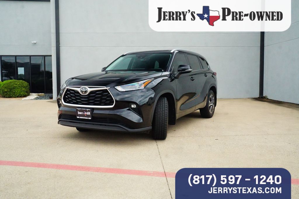 Midnight Black Metallic 2022 Toyota Highlander SUV / Crossover Front-Wheel Drive 8-Speed Automatic