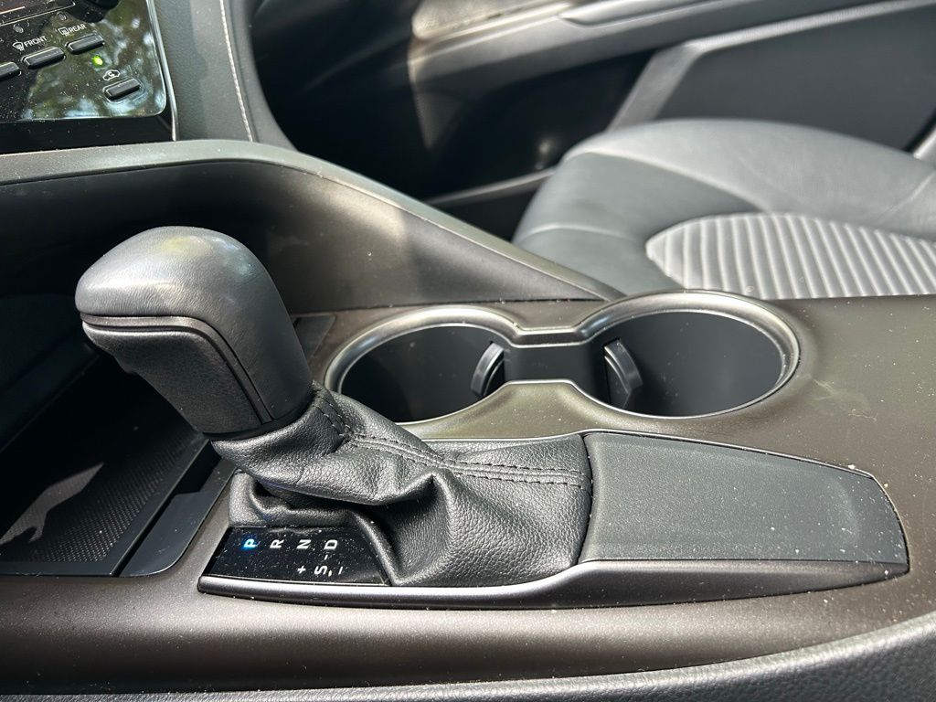 2021 Toyota Camry SE 21