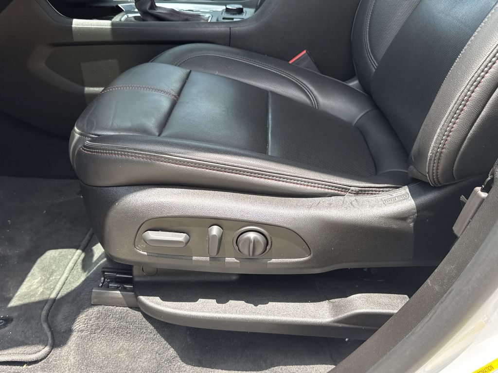 2023 Chevrolet Traverse RS White at Community Kia