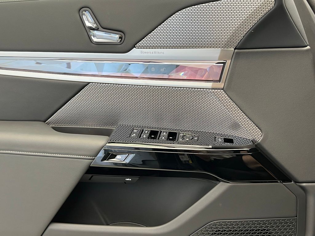 Thumbnail: 2026 BMW i7 - 21