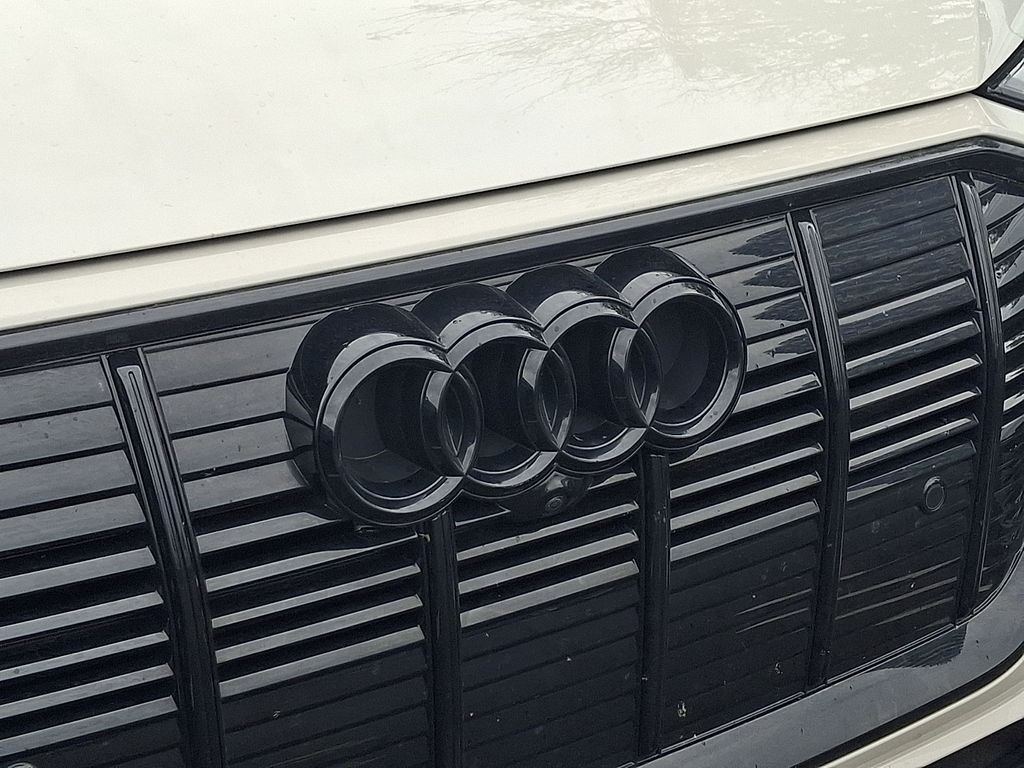 Thumbnail: 2022 Audi e-tron - 4