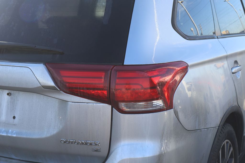 2016 Mitsubishi Outlander SE 8