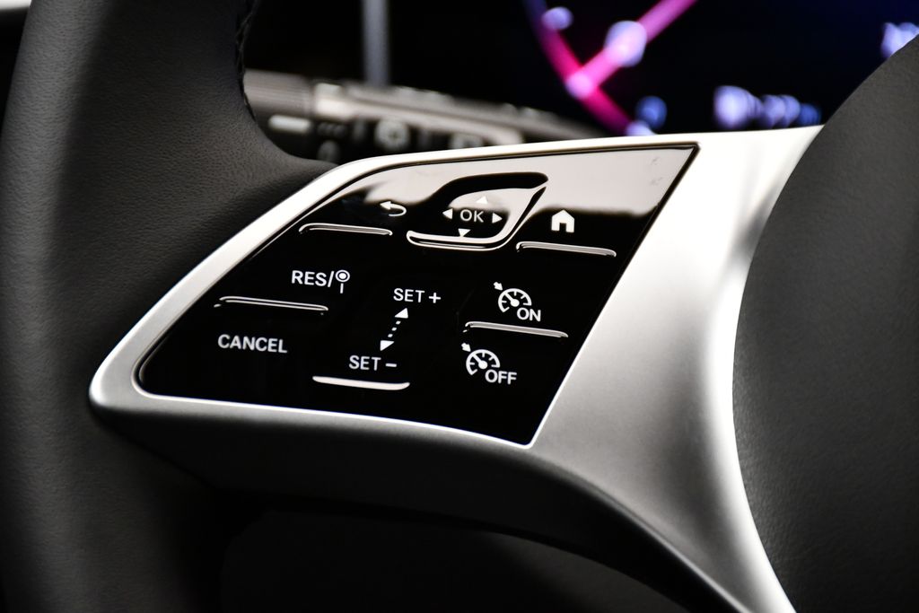 Thumbnail: 2025 Mercedes-Benz GLC - 22