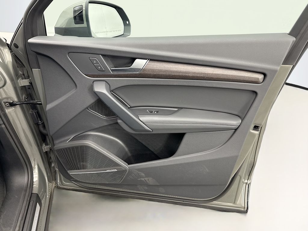 Thumbnail: 2025 Audi Q5 - 24