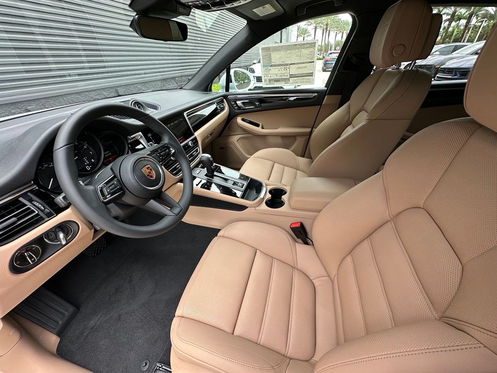 Thumbnail: 2026 Porsche Macan - 4