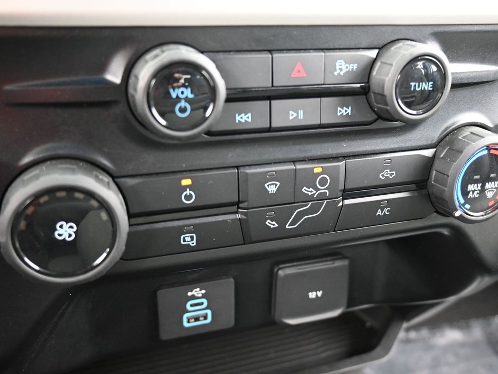 Used 2025 Oxford White Ford XLT image 26