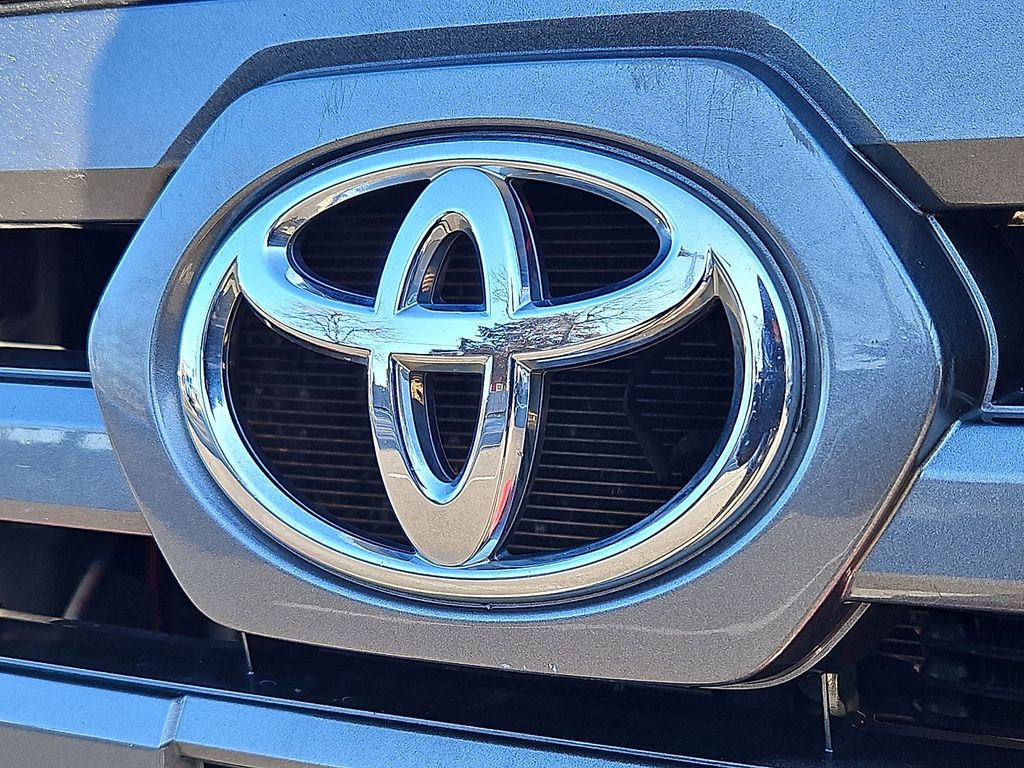 Thumbnail: 2017 Toyota Tacoma - 32