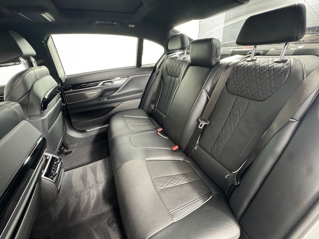 Thumbnail: 2022 BMW 7 Series - 23