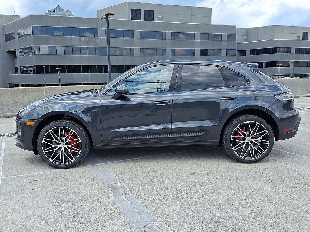 Thumbnail: 2025 Porsche Macan - 2