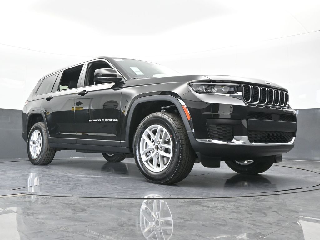 New 2026 Diamond Black Crystal Pearlcoat Jeep Laredo image 60