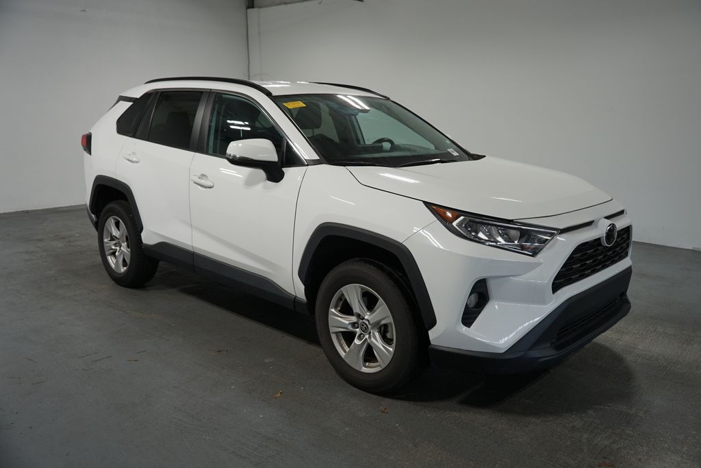 2021 Toyota RAV4 XLE 3