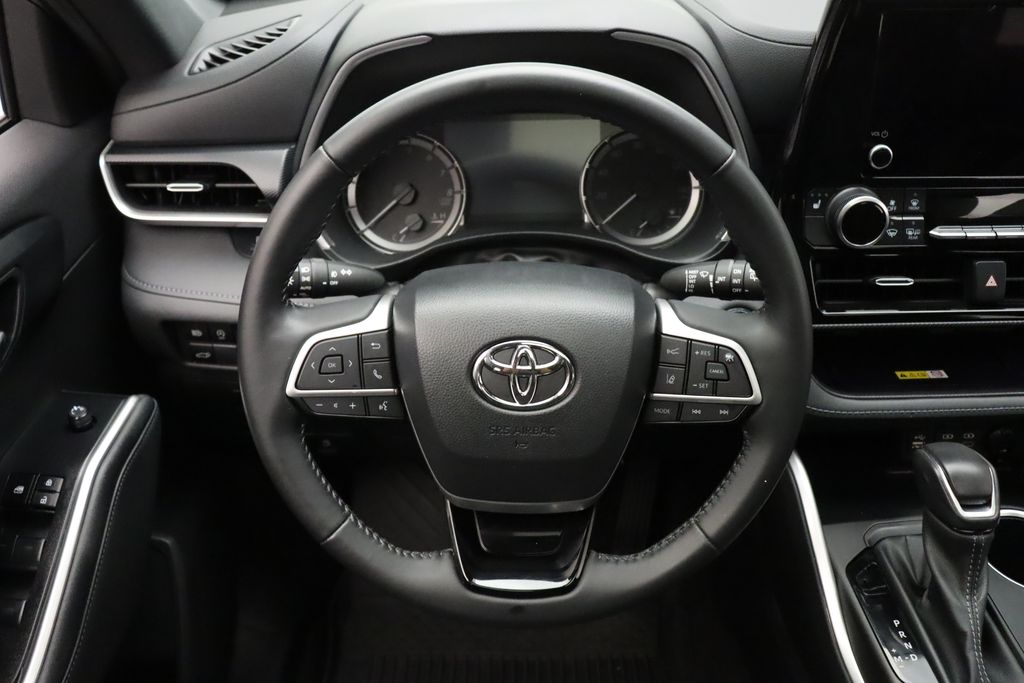 2023 Toyota Highlander XSE 23