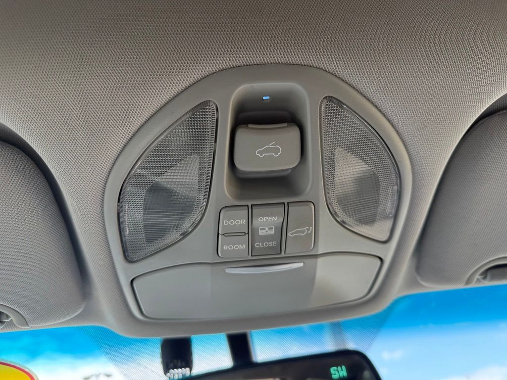 Thumbnail: 2015 Hyundai Santa Fe - 30