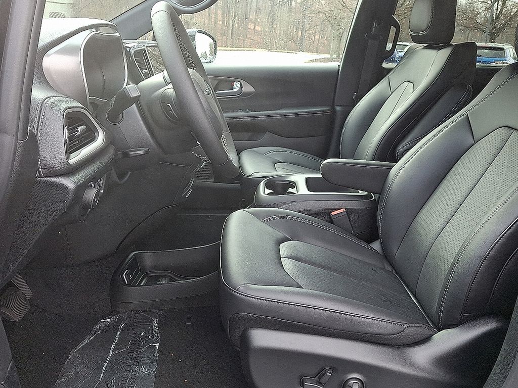 New 2026 Chrysler Pacifica Van