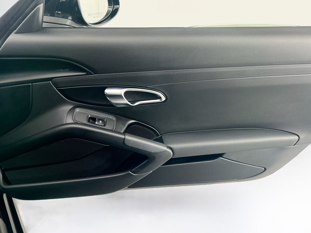 Thumbnail: 2017 Porsche 718 Cayman - 21