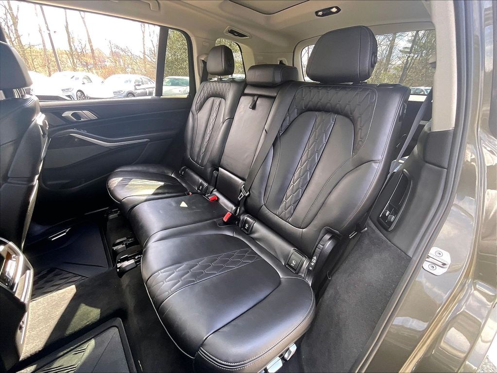 2024 BMW X7 — photo 15
