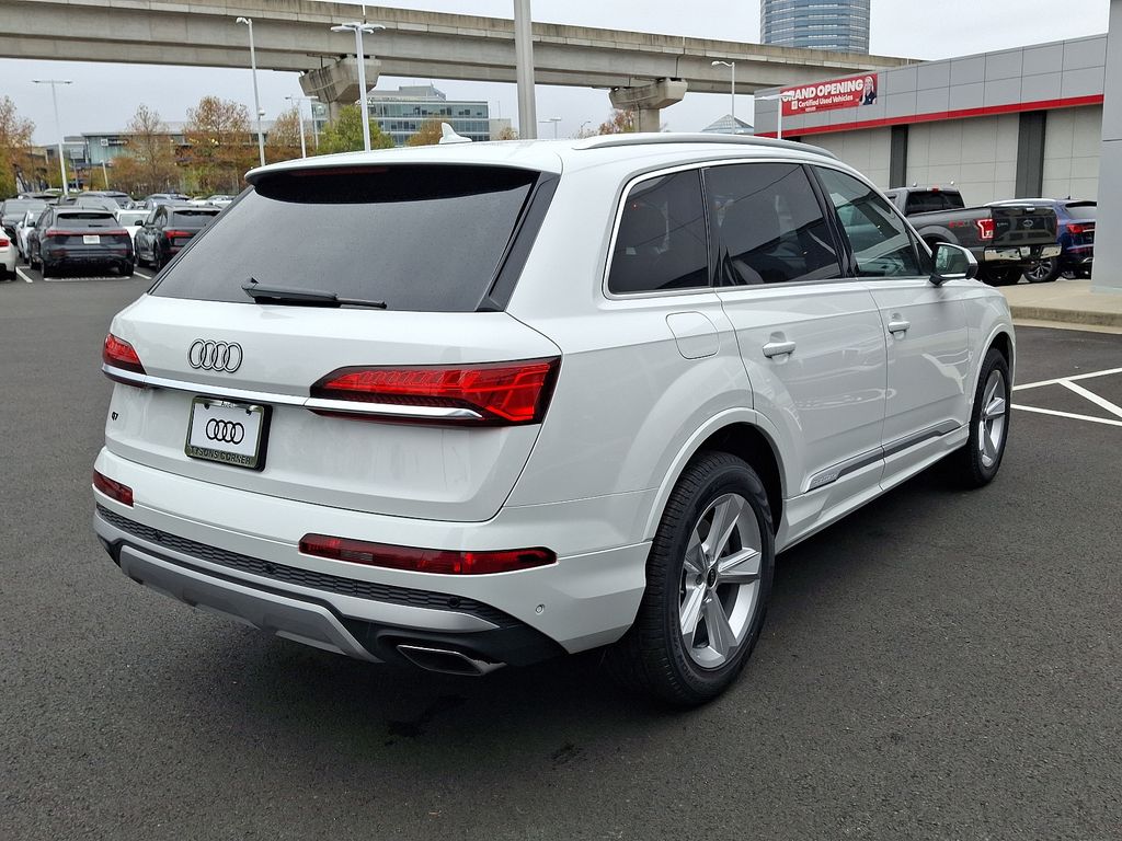 2025 Audi Q7  3