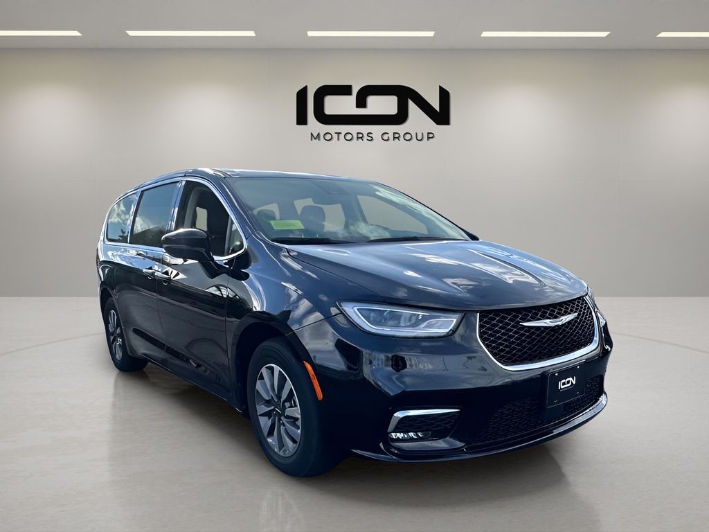 Used 2024 Chrysler Pacifica Hybrid Van
