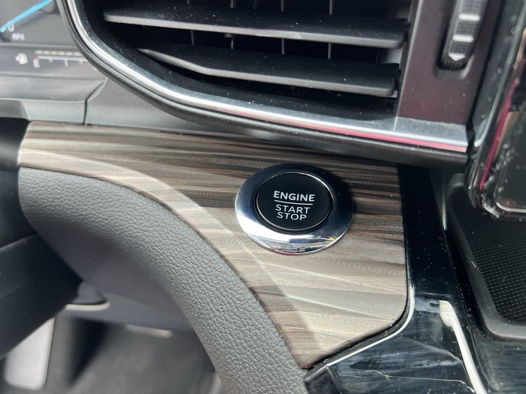 2023 Ford Explorer Limited photo