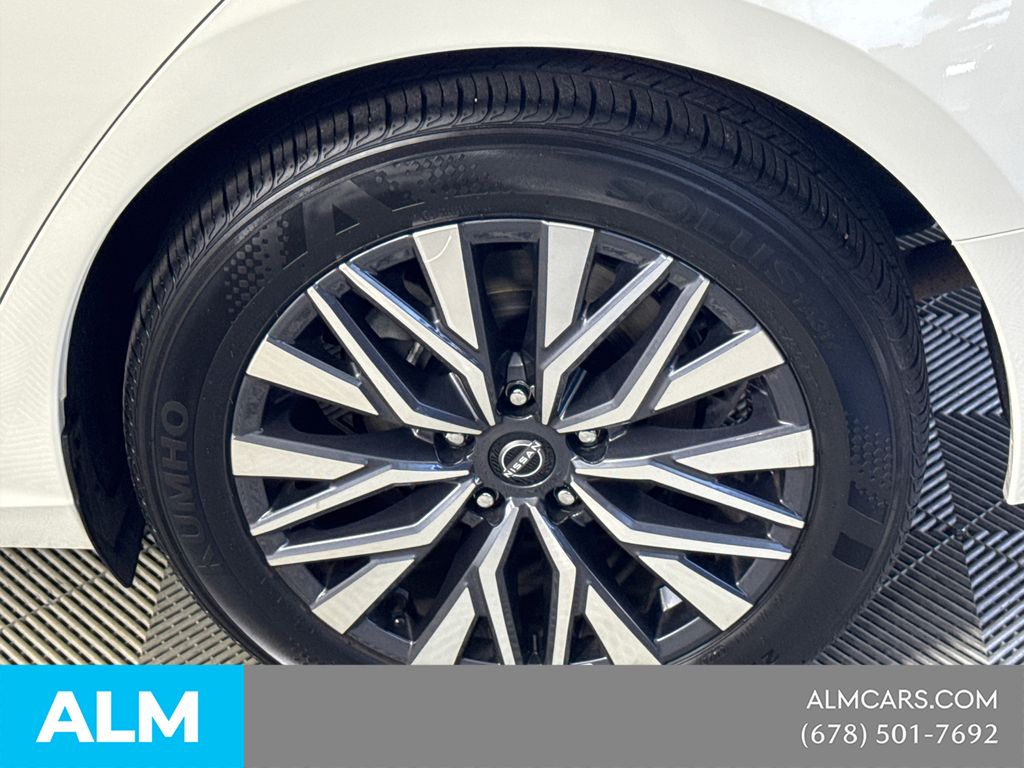 Used 2025 White Nissan 2.5 SV image 23