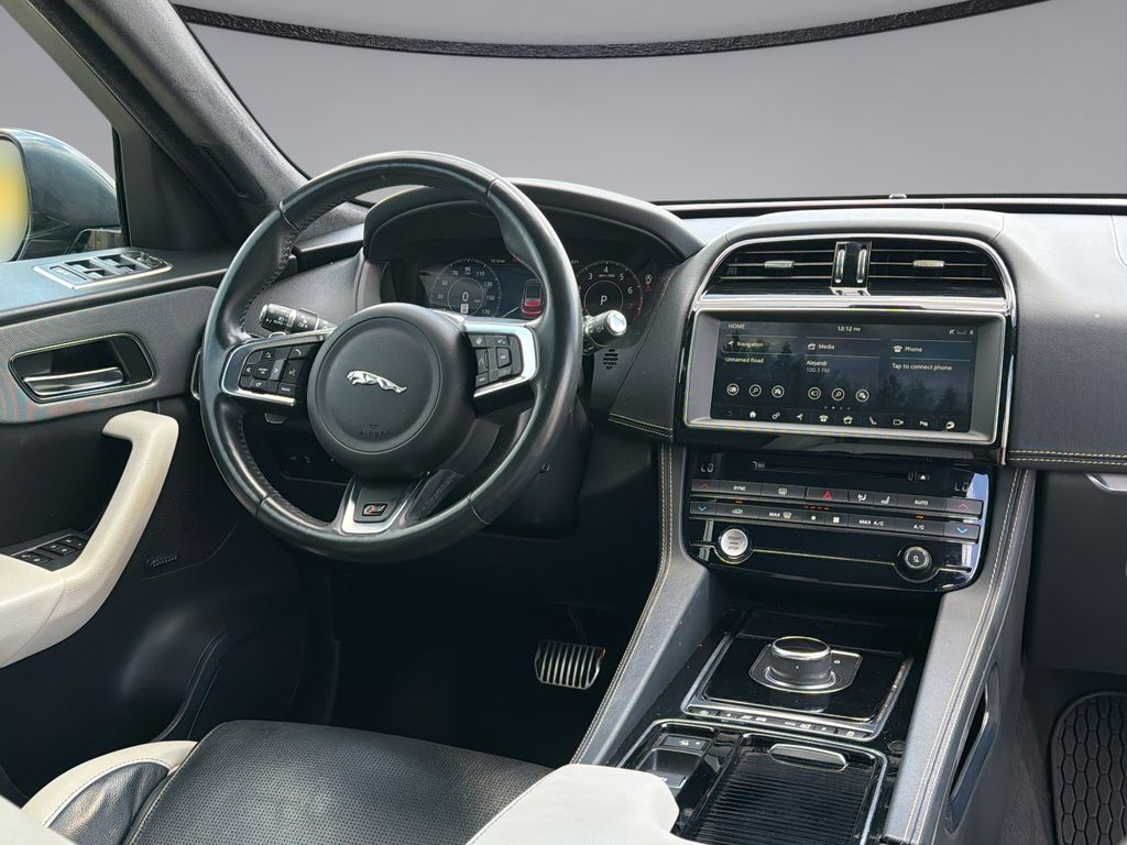 Thumbnail: 2020 Jaguar F-Pace - 19