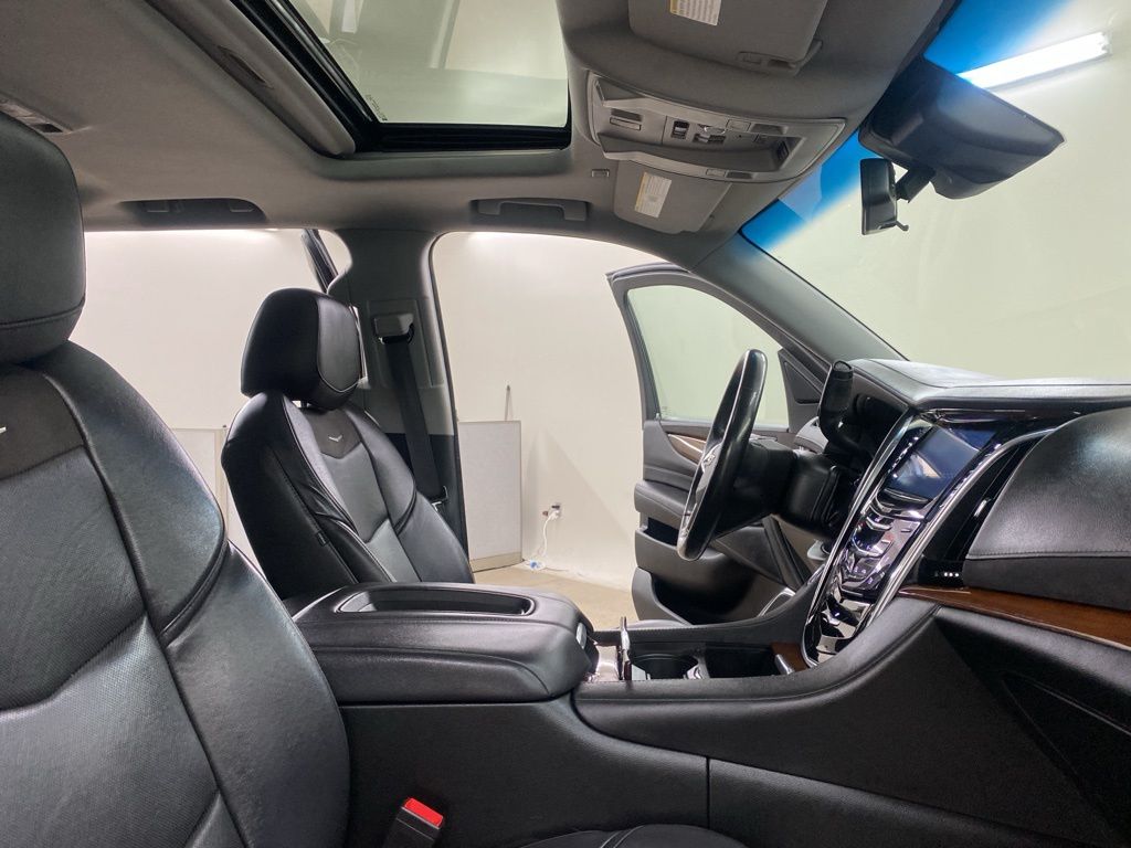 2020 Cadillac Escalade Luxury photo