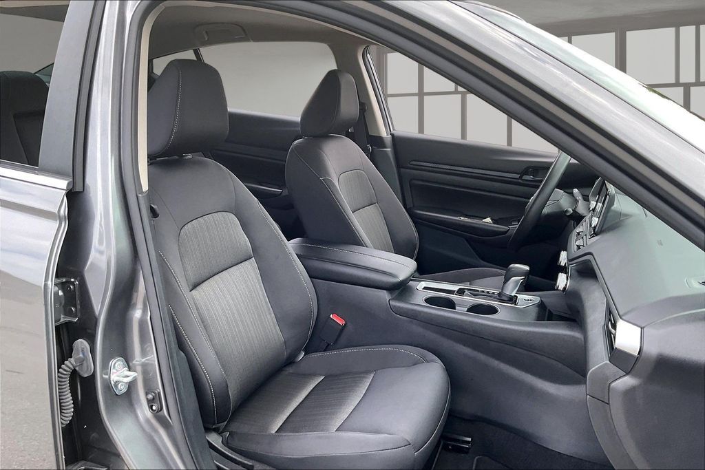 Used 2024 Nissan Altima Sedan