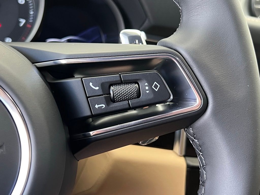 Thumbnail: 2026 Porsche Macan - 9