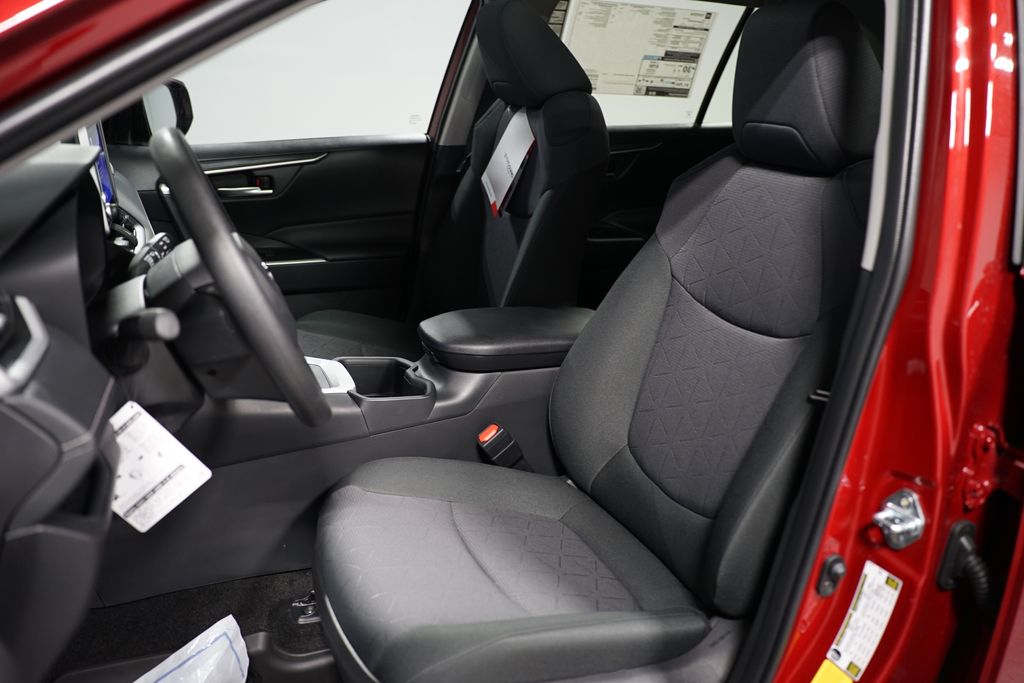 2025 Toyota RAV4 XLE 27