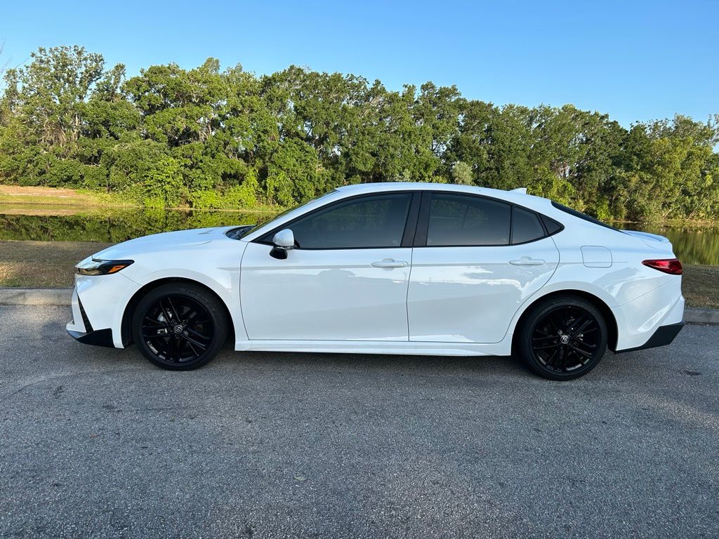 2025 Toyota Camry SE 2