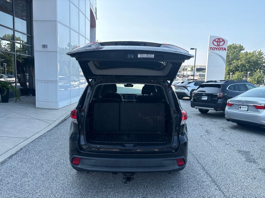 Used 2019 Black Toyota XLE image 8