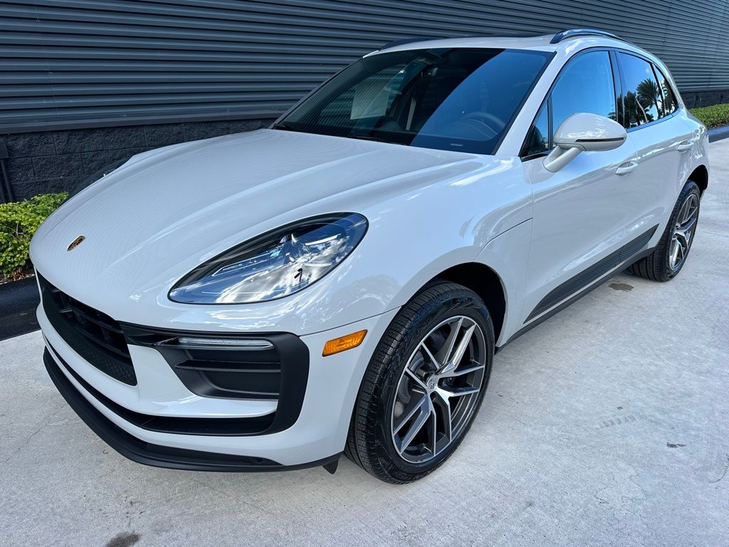 Thumbnail: 2026 Porsche Macan - 7