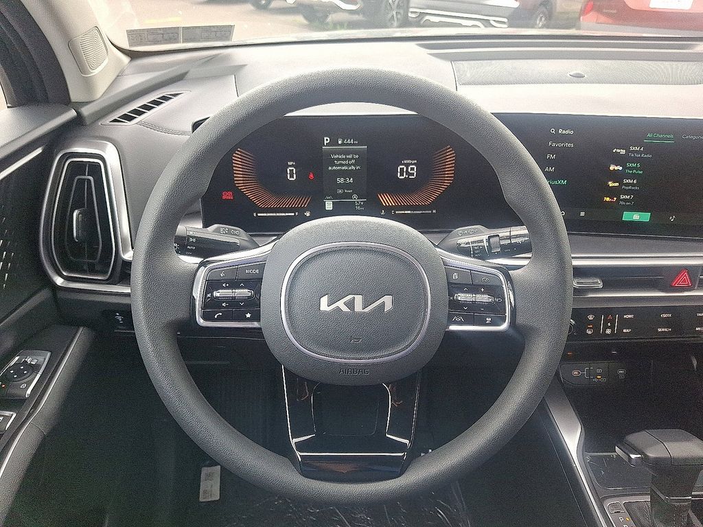 2025 Kia Sorento LX - Photo 9