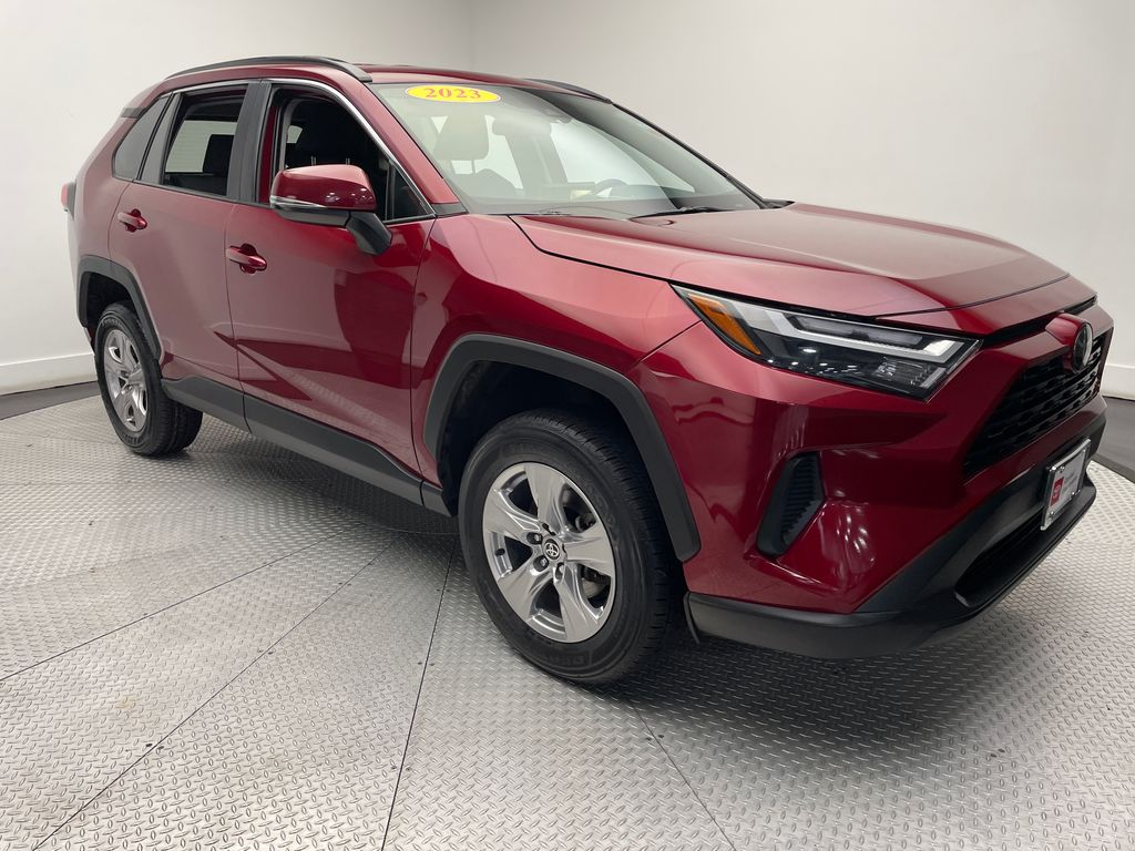 2023 Toyota RAV4 XLE 3