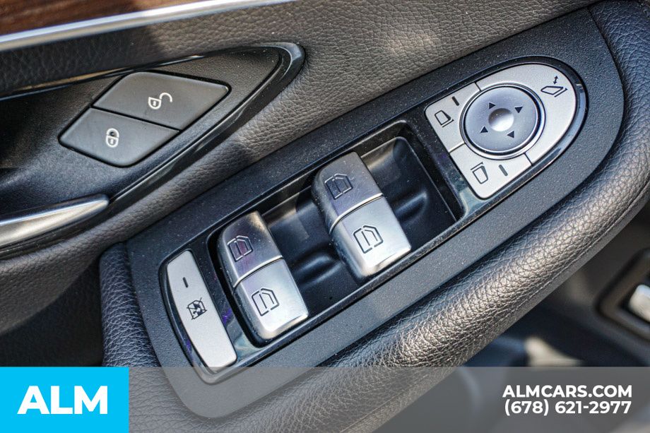 Used 2022 Silver Mercedes-Benz GLC 300 image 49