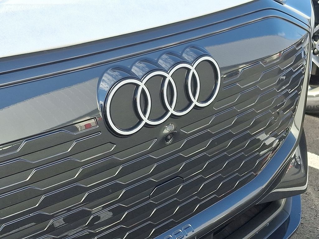 Thumbnail: 2025 Audi Q6 e-tron - 4